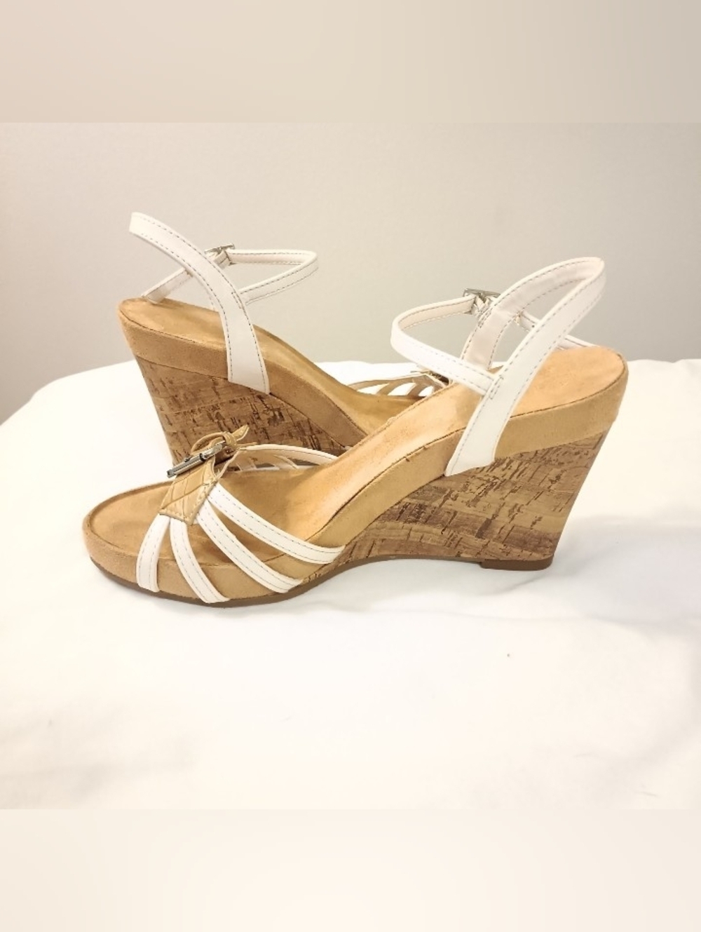 Aerosoles White and Tan Wedge Sandals US 8 Women's